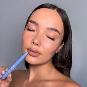 💙 Matte Lip Crayon